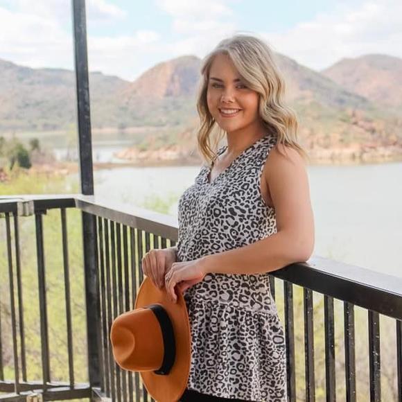 Meet your Posher, Taylor - Picture 1 of 1